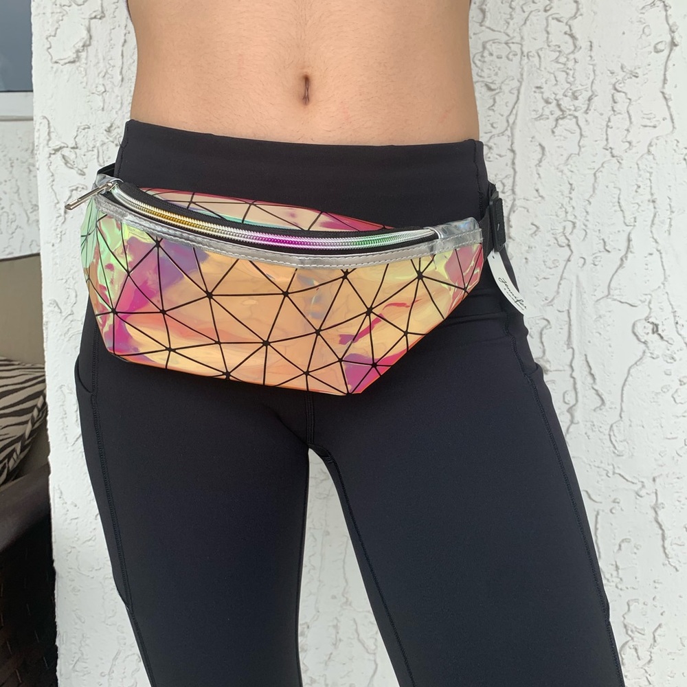 Essential metallic fanny pack
